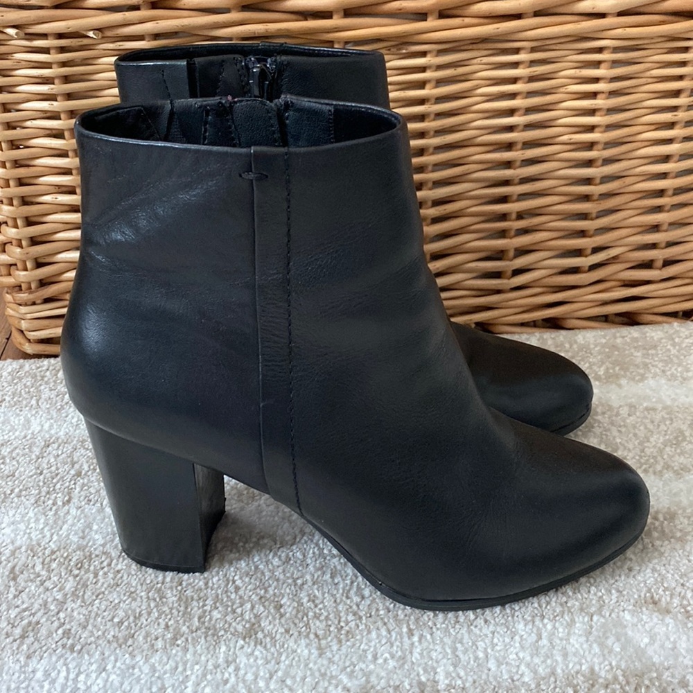 Vionic Booties, Black, Leather, Size 9 — Shoes made for style and comfort!